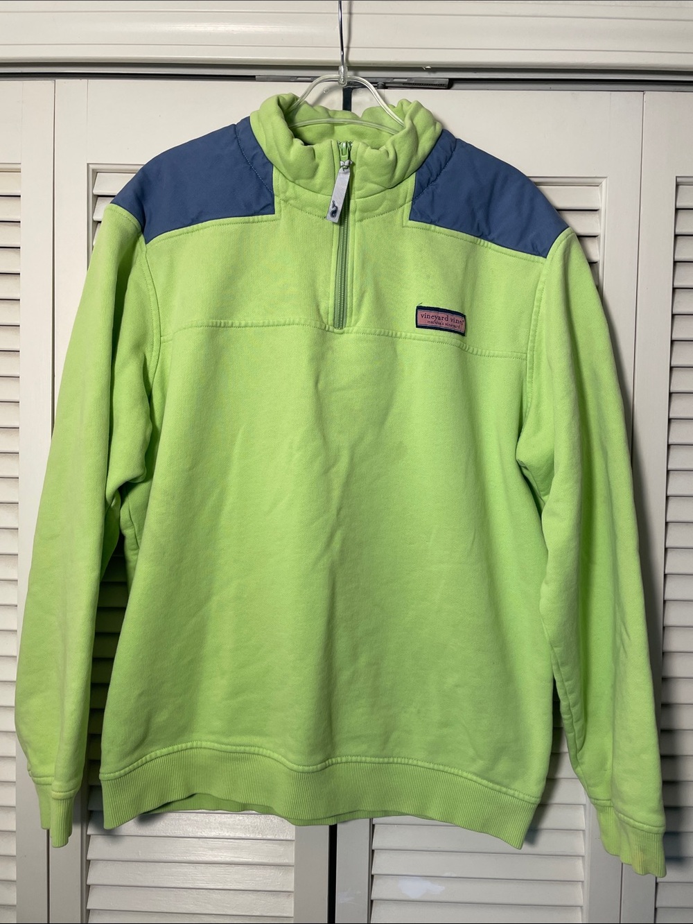 Vineyard Vines Men’s Quarter-Zip sweatshirt lime green blue Shoulder Panels Sz M